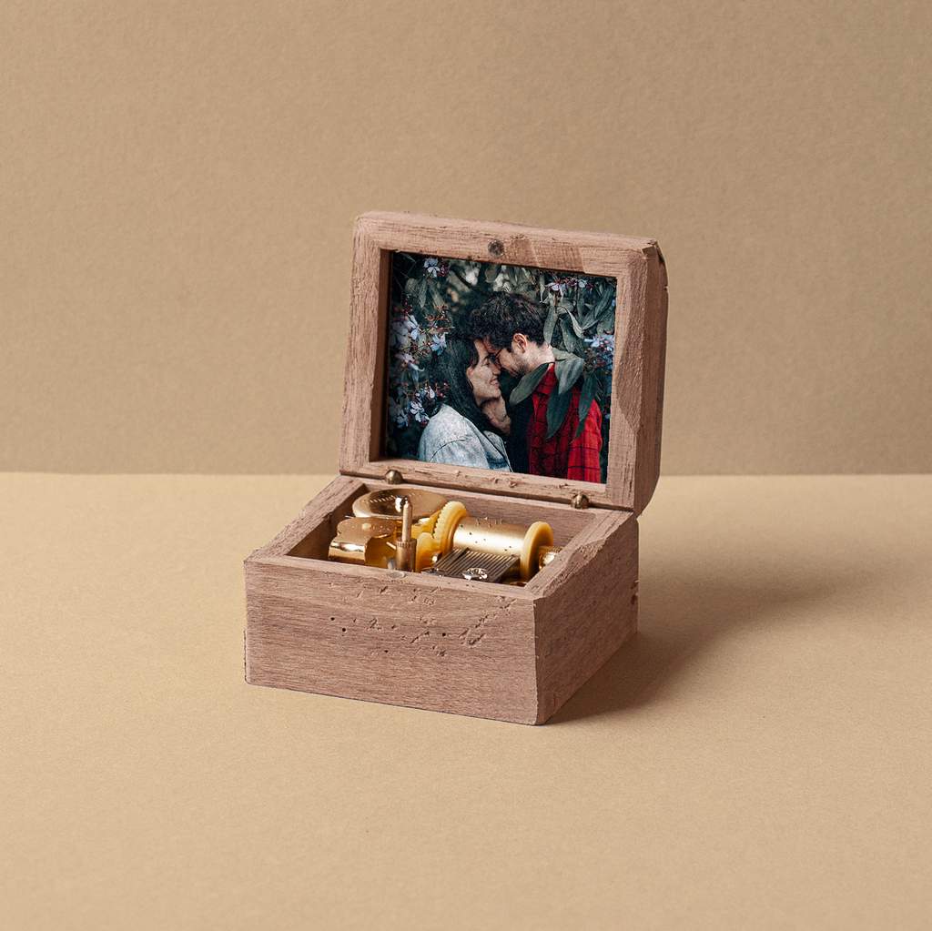 UP Married life music box